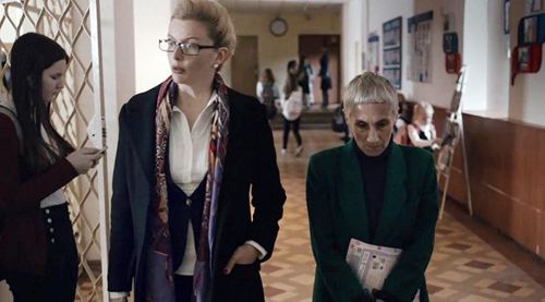 Anna Churina and Roza Khayrullina in The Teacher (2015)