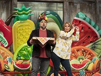 Valerie Bertinelli and Duff Goldman in Kids Baking Championship: The Fruit of Your Labor (2020)
