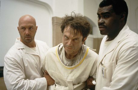 Sam Neill, Gene Mack, and Kevin Rushton in In the Mouth of Madness (1994)