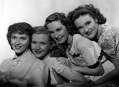 Lola Lane, Priscilla Lane, Rosemary Lane, and Gale Page in Daughters Courageous (1939)