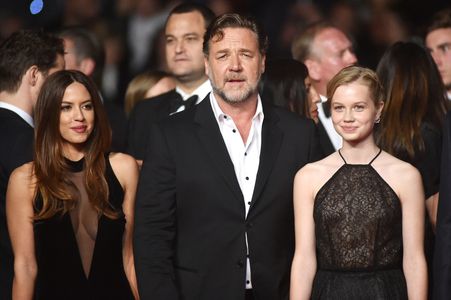 Russell Crowe, Angourie Rice, and Murielle Telio at an event for The Nice Guys (2016)
