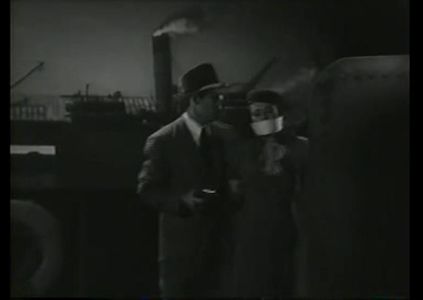 Richard Bailey and Linda Stirling in Manhunt of Mystery Island (1945)