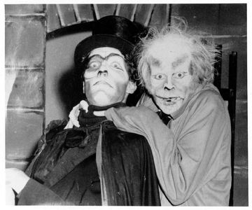 John Dommett and Shane Porteous in Frightful Movie (1968)