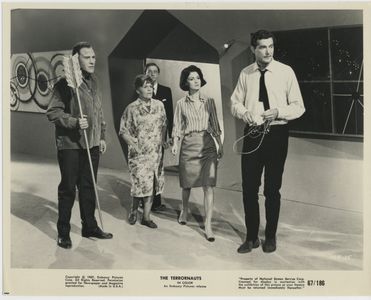 Charles Hawtrey, Patricia Hayes, Zena Marshall, Stanley Meadows, and Simon Oates in The Terrornauts (1967)