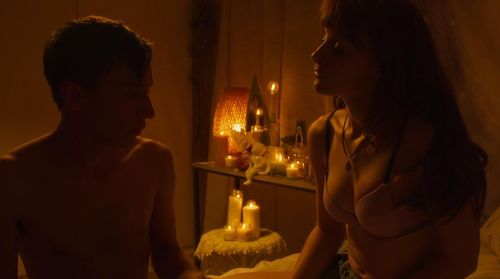 Keir Gilchrist and Aubrey Peeples in Heartthrob (2017)