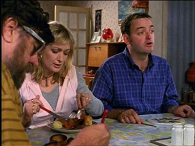 Caroline Aherne, Craig Cash, and Ricky Tomlinson in The Royle Family (1998)