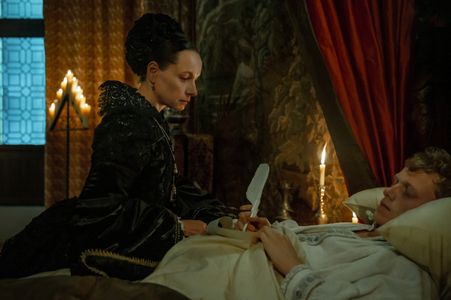 Samantha Morton and George Jaques in The Serpent Queen (2022)
