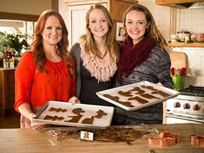Ree Drummond, Alex Drummond, and Paige Drummond in The Pioneer Woman (2011)