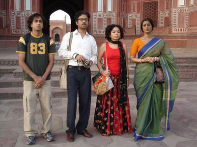 Tabu, Irrfan Khan, Sahira Nair, and Kal Penn in The Namesake (2006)