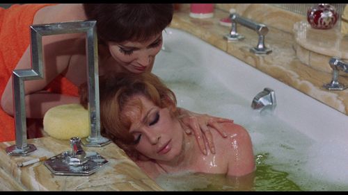 Annabella Incontrera and Margaret Lee in Double Face (1969)