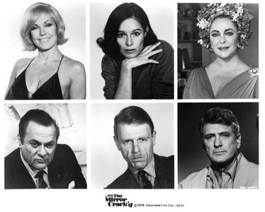 Elizabeth Taylor, Tony Curtis, Geraldine Chaplin, Rock Hudson, Kim Novak, and Edward Fox in The Mirror Crack'd (1980)
