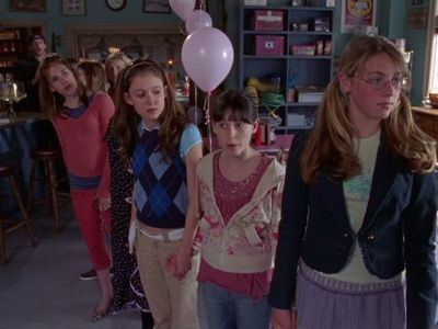 Scott Patterson, Morgan Matzke, Cassidy Lehrman, and Hayley McFarland in Gilmore Girls (2000)