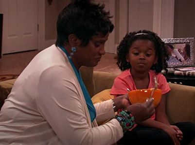 Anna Maria Horsford and Zoé Hendrix in Reed Between the Lines (2011)