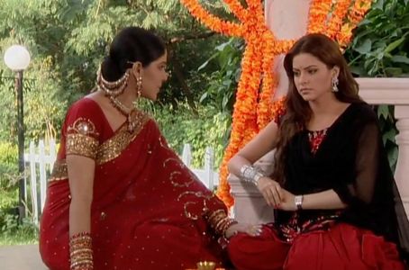 Sakshi Tanwar and Aamna Sharif in Kahiin To Hoga (2003)