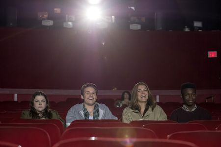 Mandy Moore, Niles Fitch, Hannah Zeile, and Logan Shroyer in This Is Us (2016)