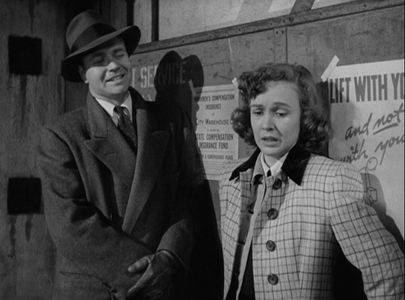Lyle Bettger and Allene Roberts in Union Station (1950)