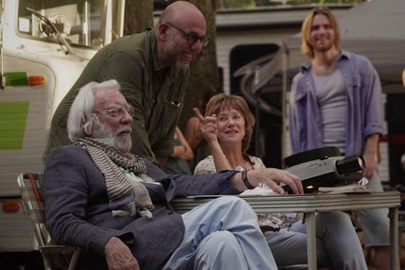 Helen Mirren, Donald Sutherland, and Paolo Virzì in The Leisure Seeker (2017)