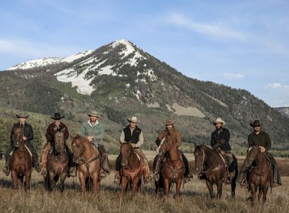 Wes Bentley, Forrie J Smith, Luke Peckinpah, Kevin Costner, David Annable, Denim Richards, and Cole Hauser on Yellowston