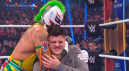Rey Mysterio and Dominik Gutiérrez in WWE Survivor Series (2019)