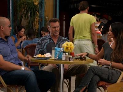 Gabrielle Anwar, Coby Bell, and Bruce Campbell in Burn Notice (2007)