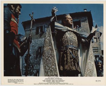 Rex Harrison and Alberto Lupo in The Agony and the Ecstasy (1965)