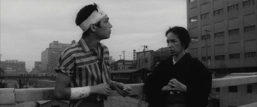 Yûsuke Kawazu and Fumie Kitahara in The Inheritance (1962)