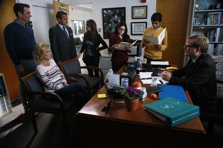 Anjali Bhimani, Julie Bowen, Ty Burrell, Andy Daly, Ajay Mehta, Ariel Winter, and Suraj Partha in Modern Family (2009)