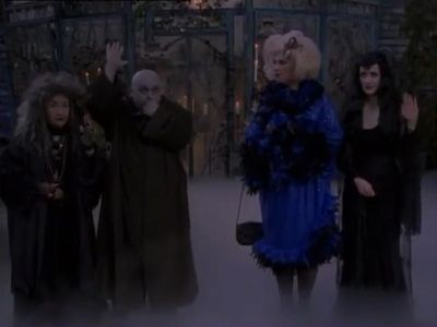 Michael Roberds, Ellie Harvie, Betty Phillips, and Meredith Bain Woodward in The New Addams Family (1998)