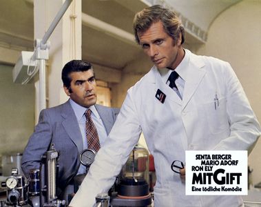 Mario Adorf and Ron Ely in MitGift (1976)