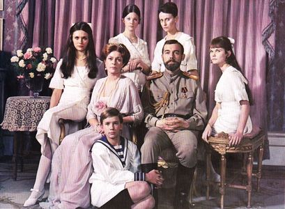 Lynne Frederick, Fiona Fullerton, Candace Glendenning, Michael Jayston, Ania Marson, Roderic Noble, and Janet Suzman in 