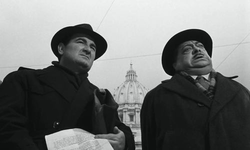 Ciccio Barbi and Aldo Fabrizi in The Overtaxed (1959)