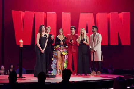 Kevin Mazur, Kathryn Hahn, Madelyn Cline, J.D., Madison Bailey, Chase Stokes, and Rudy Pankow at an event for 2021 MTV M