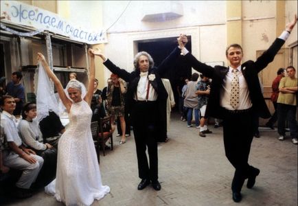 Marat Basharov, Mariya Mironova, and Ilya Rutberg in The Wedding (2000)