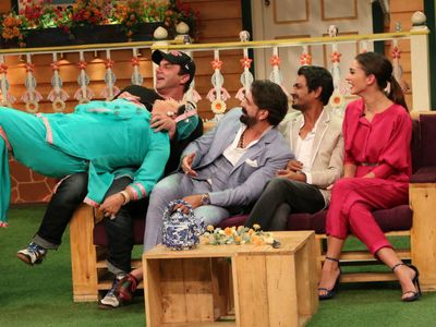 Sohail Khan, Ali Asgar, Nawazuddin Siddiqui, and Amy Jackson in The Kapil Sharma Show (2016)