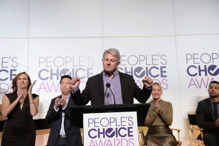 Piper Perabo, Wilmer Valderrama, Ken Jeong, Fred Nelson, and Molly Shannon at an event for The 43rd Annual People's Choi