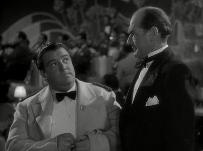 Lou Costello and William Ruhl in Hold That Ghost (1941)