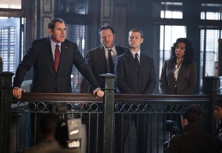 Donal Logue, Richard Kind, Ben McKenzie, and Zabryna Guevara in Gotham (2014)