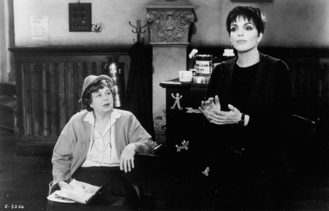 Shelley Winters and Liza Minnelli in Stepping Out (1991)