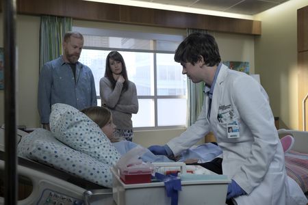 Freddie Highmore, Meghan Gardiner, and Britt Loder in The Good Doctor (2017)