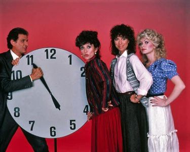 Rita Moreno, Peter Bonerz, Valerie Curtin, and Rachel Parton George in Nine to Five (1982)