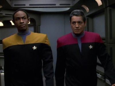 Robert Beltran and Tim Russ in Star Trek: Voyager (1995)