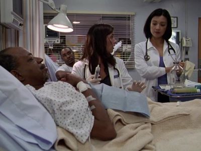 Ming-Na Wen, Morris Chestnut, Maura Tierney, and Cal Gibson in ER (1994)