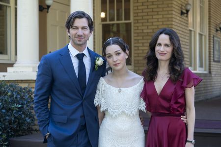 Michiel Huisman, Elizabeth Reaser, and Victoria Pedretti in The Haunting of Hill House (2018)