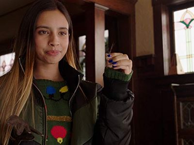 Kylie Cantrall in Gabby Duran & The Unsittables: It's Christmas, Gabby Duran! (2019)