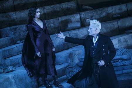 Johnny Depp and Zoë Kravitz in Fantastic Beasts: The Crimes of Grindelwald (2018)