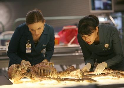 Michaela Conlin and Emily Deschanel in Bones: The Boy with the Answer (2010)