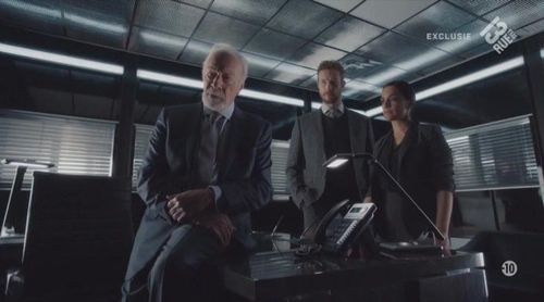 Christopher Plummer, Kris Holden-Ried, and Archie Panjabi in Departure (2019)