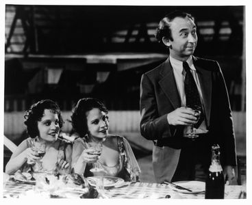 Roscoe Ates, Daisy Hilton, and Violet Hilton in Freaks (1932)