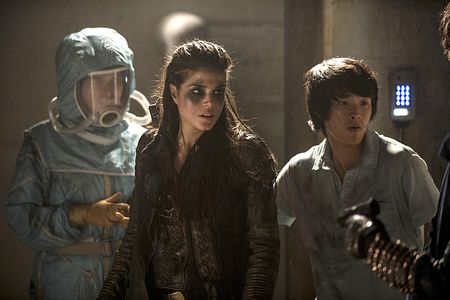 Christopher Larkin, Eve Harlow, and Marie Avgeropoulos in The 100 (2014)