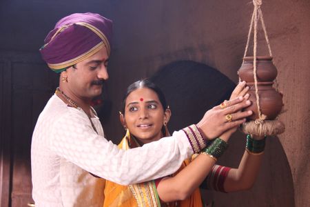 Jitendra Joshi and Veena Jamkar in Tukaram (2012)